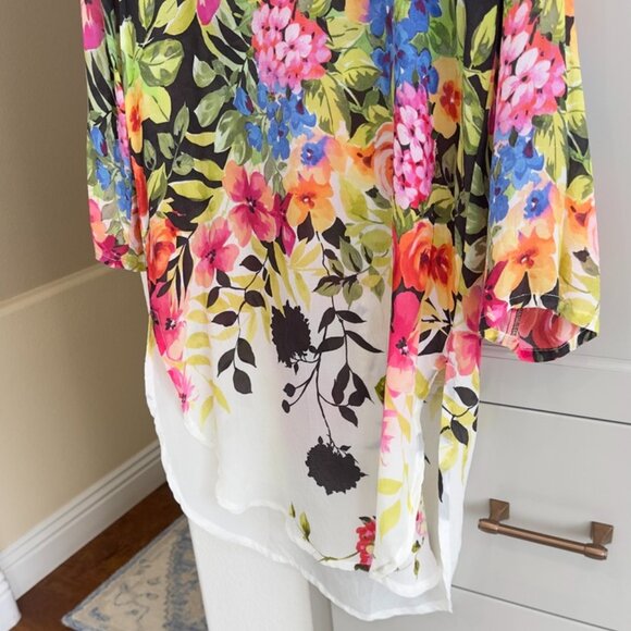 Johnny Was Betty Floral Flower print Silk Like Tunic Top Size XS extra small - Picture 5 of 6